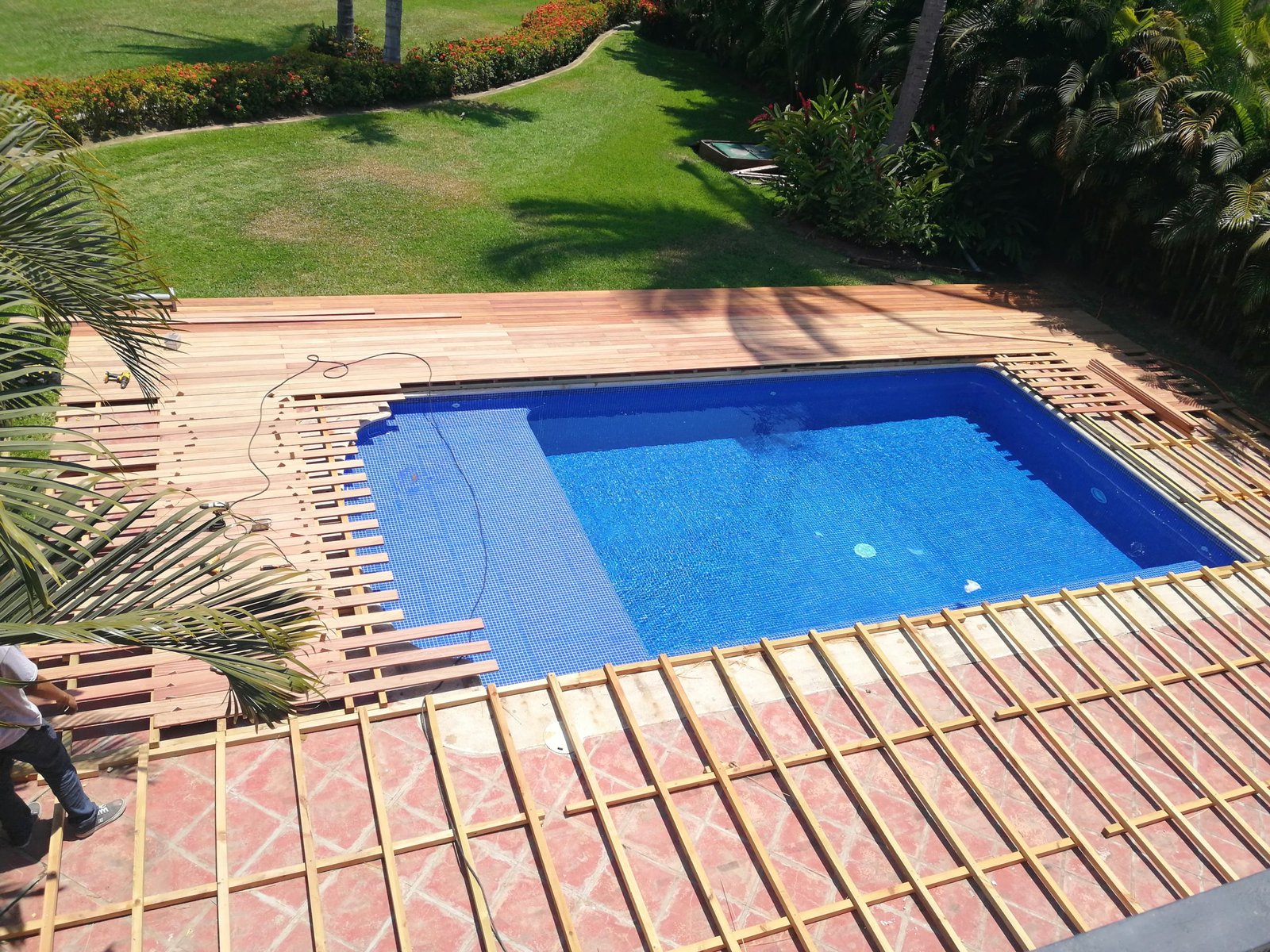 Piscina antes mantenimiento y remodelaciones Derca arquitectos