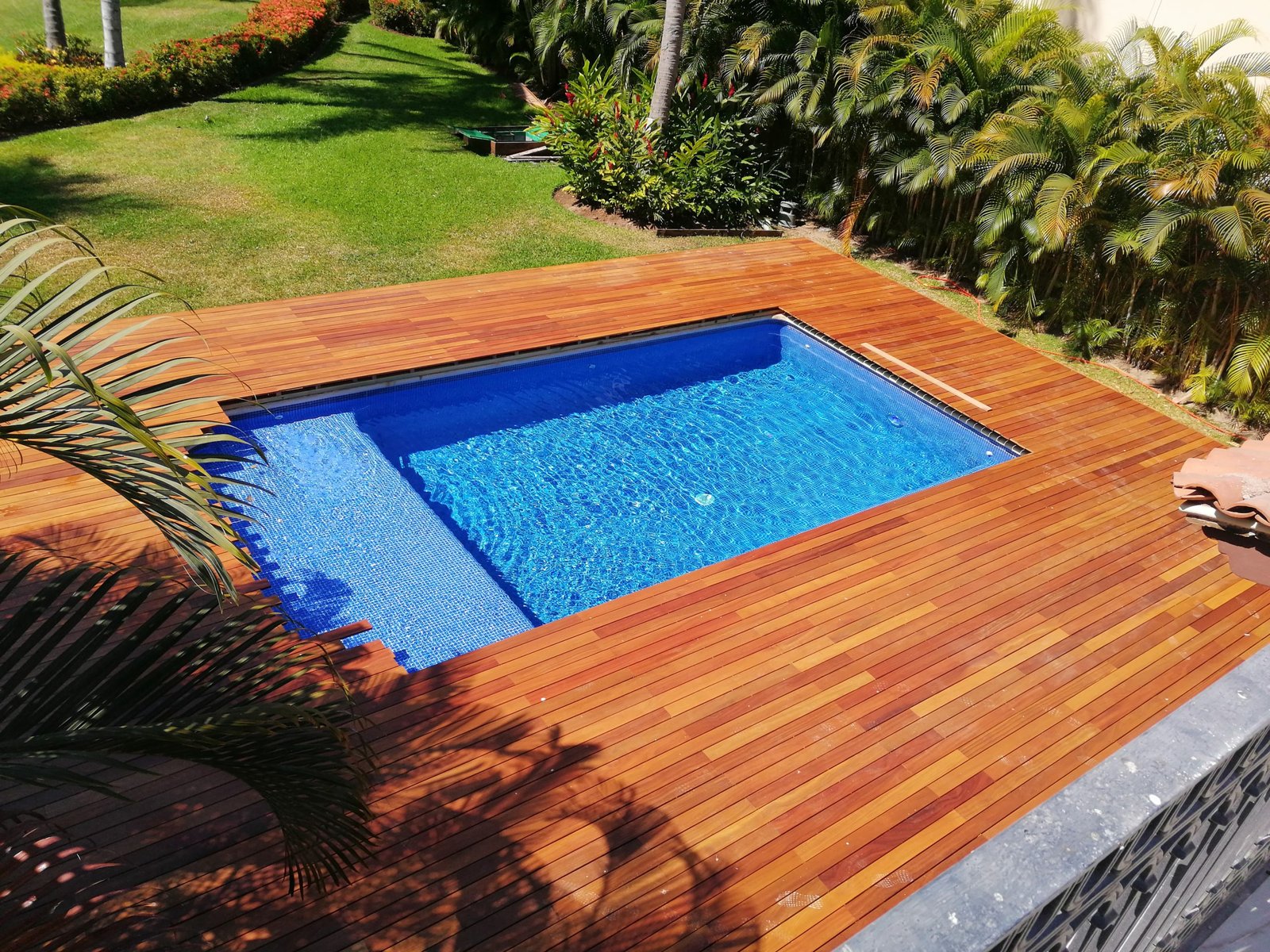 Piscina despues remodelacion Derca arquitectos en vallarta